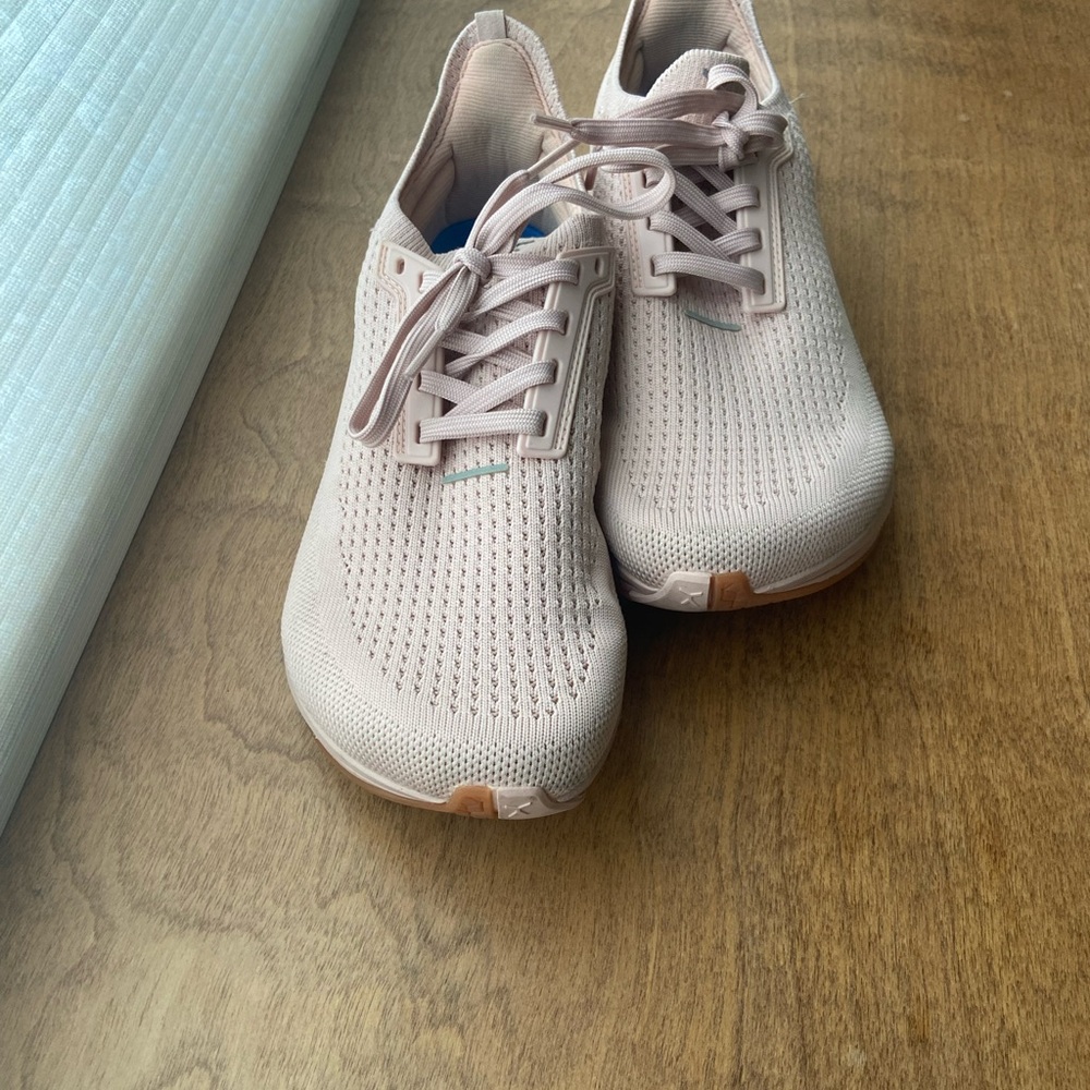 FLUX ADAPT RUNNER NWOT. Size 6. Pink Blush. - Picture 8 of 11